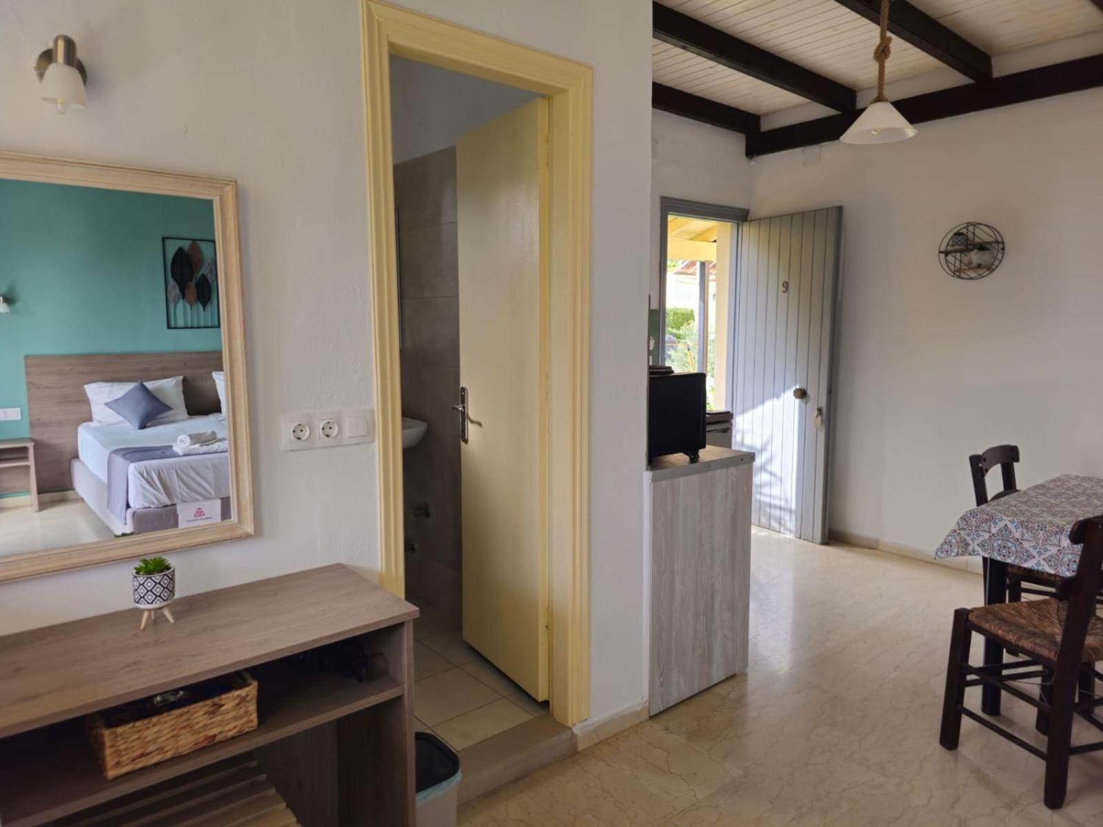 Gardelis Gardens Apartment เวนิทเซส ห้อง รูปภาพ