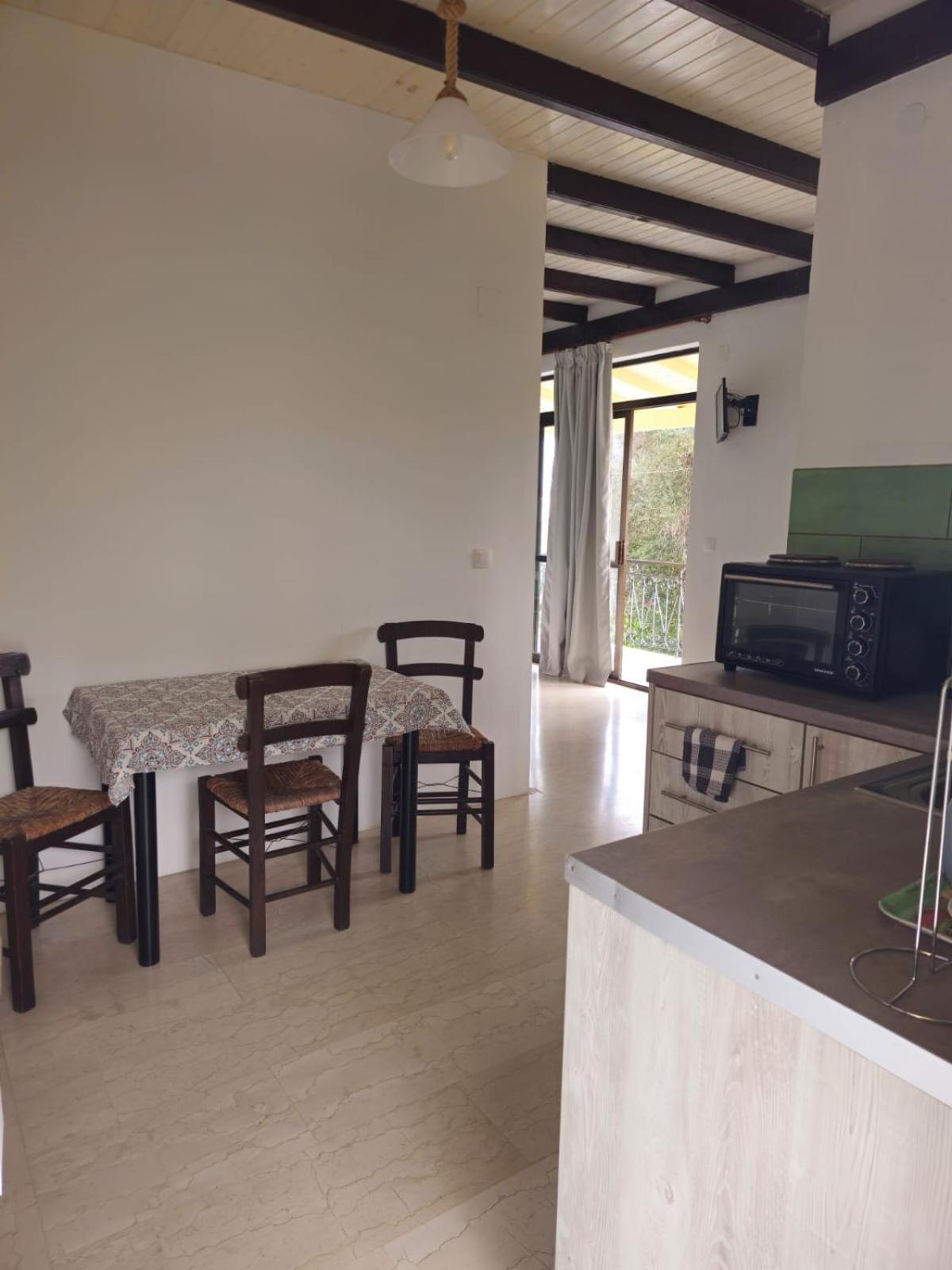 Gardelis Gardens Apartment เวนิทเซส ห้อง รูปภาพ