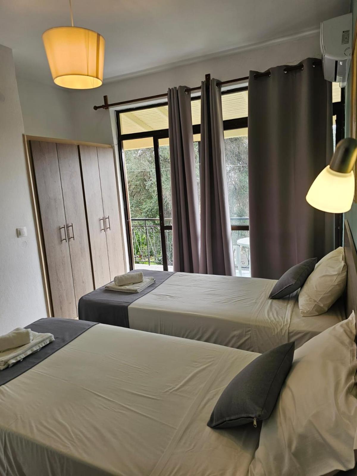 Gardelis Gardens Apartment เวนิทเซส ห้อง รูปภาพ