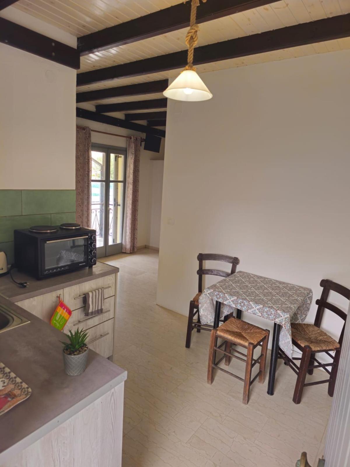 Gardelis Gardens Apartment เวนิทเซส ห้อง รูปภาพ