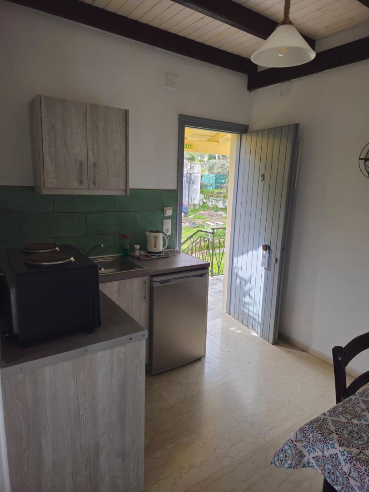 Gardelis Gardens Apartment เวนิทเซส ห้อง รูปภาพ