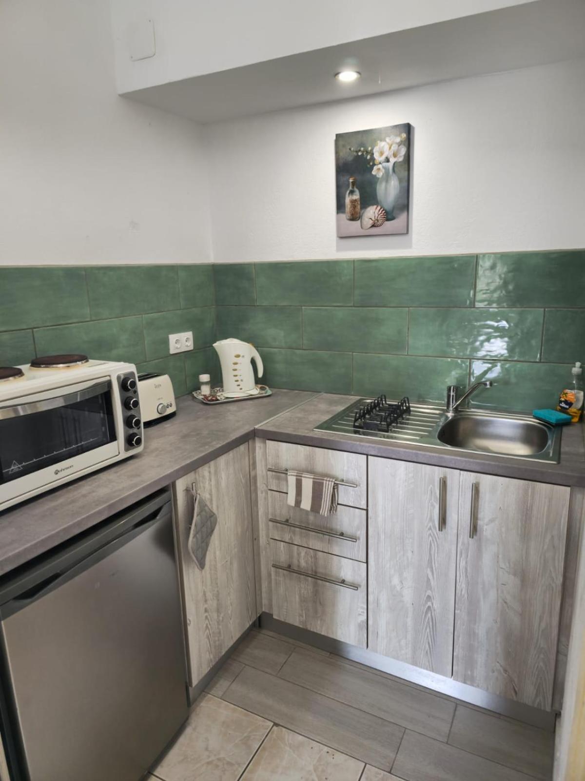 Gardelis Gardens Apartment เวนิทเซส ห้อง รูปภาพ